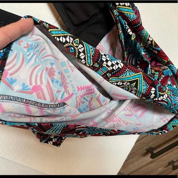 MOSSIMO SWIM TOP/TANKINI. LIKE NEW! HALTER TOP IN TIKI GEOMETRIC PRINTS. - Picture 8 of 11